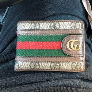 Gucci Wallet. No smoking home